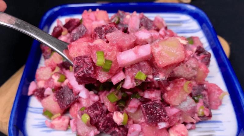 Легкий, свіжий та дуже смачний салат із буряка без майонезу