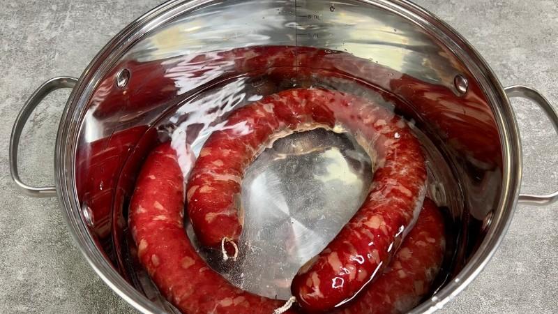 Як приготувати справжню і дуже смачну домашню ковбасу