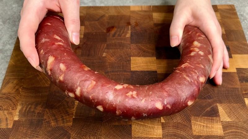 Як приготувати справжню і дуже смачну домашню ковбасу