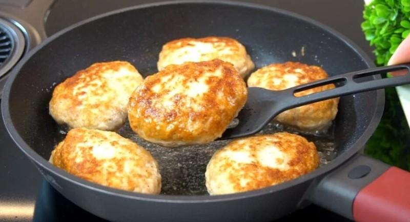 Рецепт “незвичайно смачних” котлет: секрет у пропорції