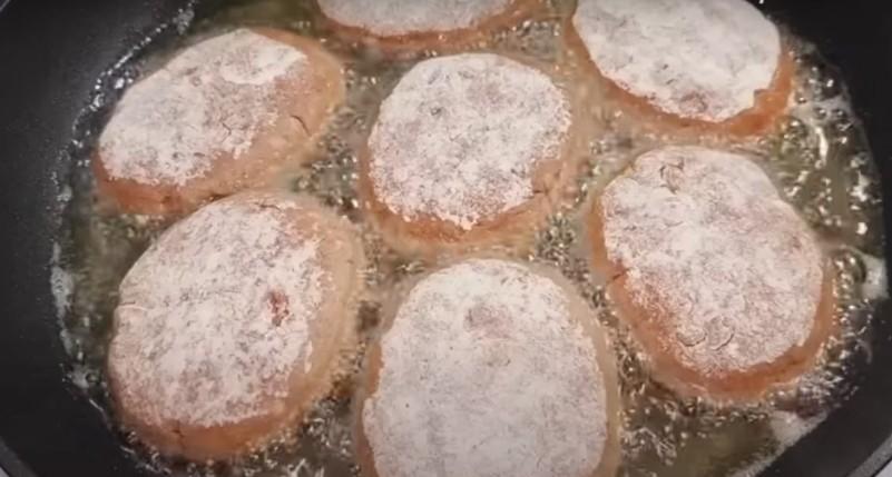 Гора смачних домашніх котлет. Найпростіші котлети, в яких немає нічого зайвого