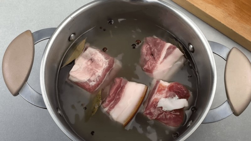 Додайте в маринад для сала трохи соди і ви здивуєтеся результату