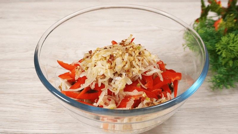 Пропоную вам один із найсмачніших рецептів приготування грибів – це “Печериці по-корейськи”