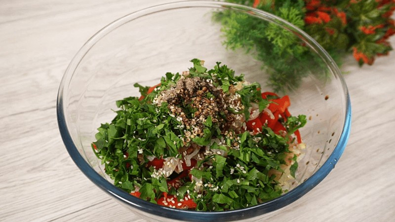 Пропоную вам один із найсмачніших рецептів приготування грибів – це “Печериці по-корейськи”