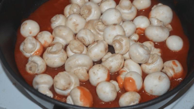 Готуємо мариновані печериці за незвичайним, але дуже смачним рецептом