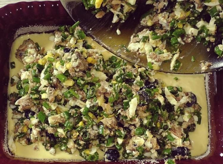 Заливний пиріг з рибною консервою, замість пиріжків: готую часто, тільки міняю начинку