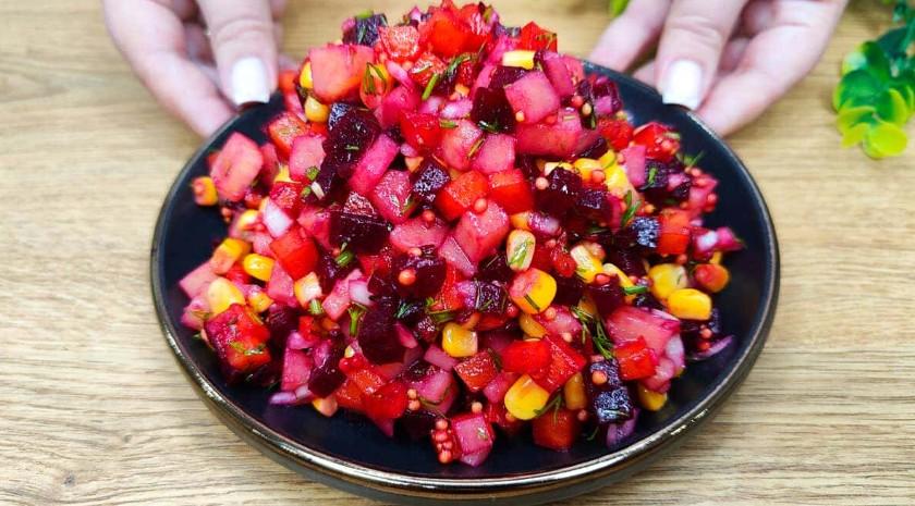 Неймовірний салат “Перуанський” на заміну вінегрету: виглядає яскраво, готується швидко