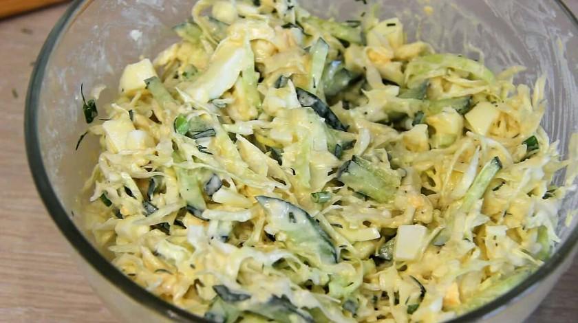 Готуємо легкий і свіжий салат “Весняний” з капусти з оригінальною і смачною заправкою
