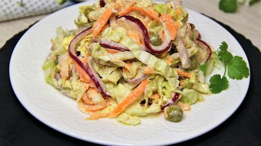 Салат з пекінської капусти і маринованою цибулею: начебто такий простий, але такий смачний і легкий