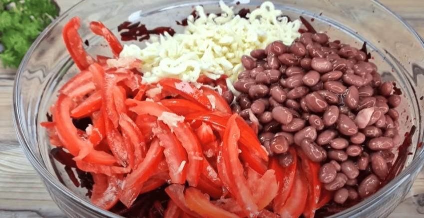 Рецепт мама “принесла з гостей”, тепер готуємо часто: смачний салат з буряком