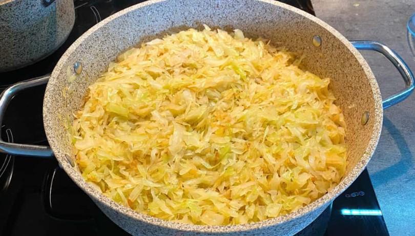 Млинці на заварному тісті з капустою. Вони неймовірно ніжні