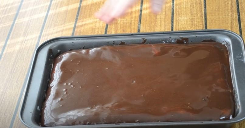 Простий пиріг на кефірі: яблучна начинка перетворюється в бурштиновий мед