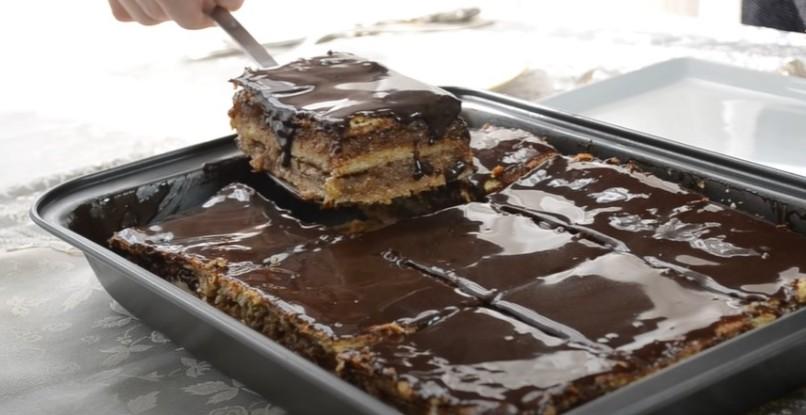 Простий пиріг на кефірі: яблучна начинка перетворюється в бурштиновий мед