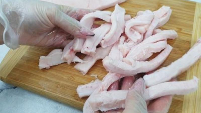 Купую на ринку найдешевше сало і готую закуску “за копійки”