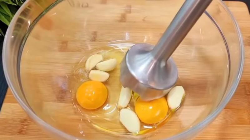 Спробуйте збити часник разом із кефіром. Незвичайний, смачний та давно забутий рецепт