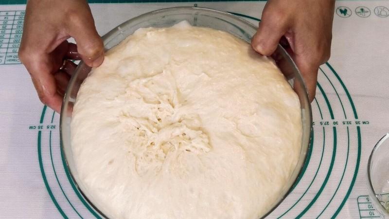 Показую, як я готую українські пампушки-кільця в пудрі за рецептом моєї мамусі