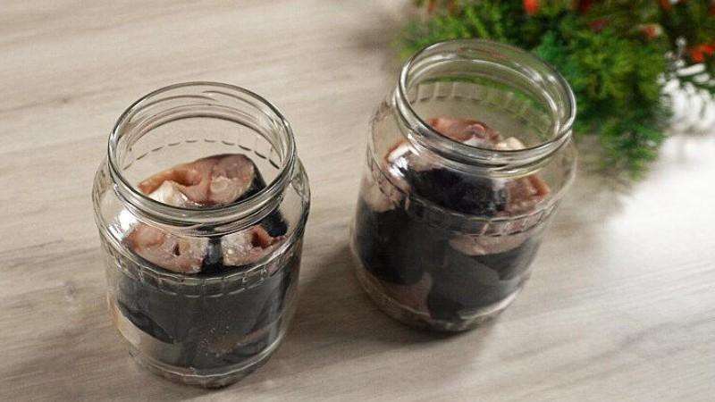 Найсмачніша консерва зі скумбрії: просто кладу рибку в банку