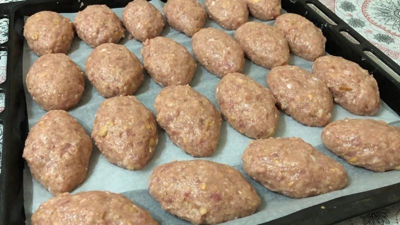 Соковиті котлети в духовці: один інгредієнт вирішує все