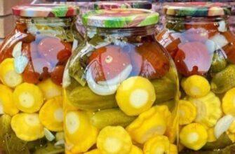 Хрустке асорті з огірків, патисонів і помідорів