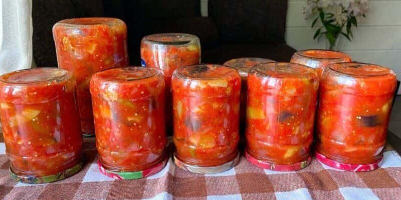 Салат із кабачків і баклажанів у томаті на зиму