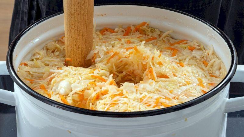 Як уникнути гіркоти і слизу у квашеній капусті
