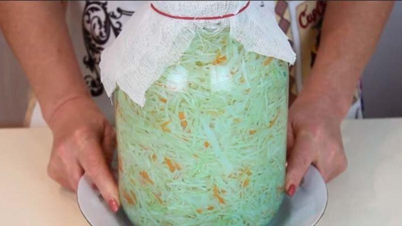 Як уникнути гіркоти і слизу у квашеній капусті