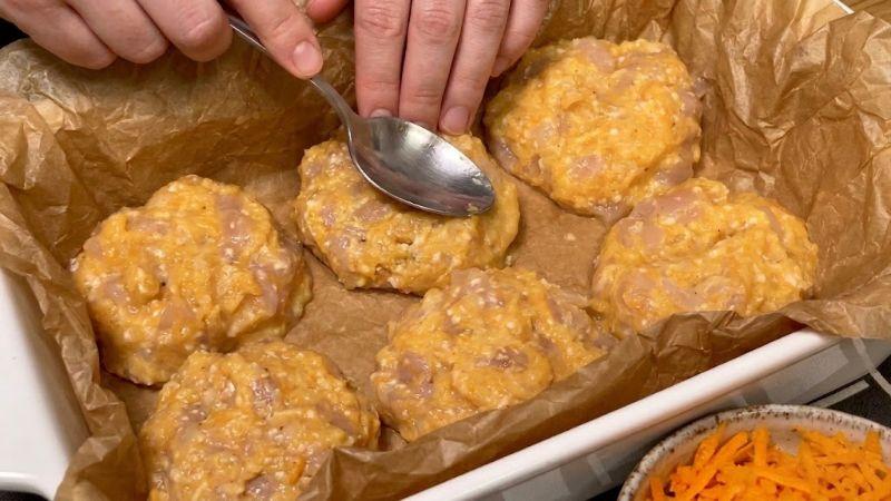 Курячі котлети з гарбузом у духовці та на сковороді