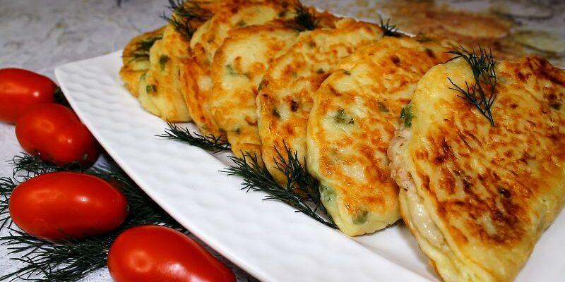 Чебуреки з кабачків і фаршу на сковороді
