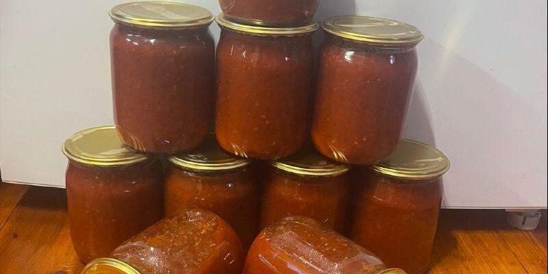 Домашній кетчуп на зиму з яблуками та буряком