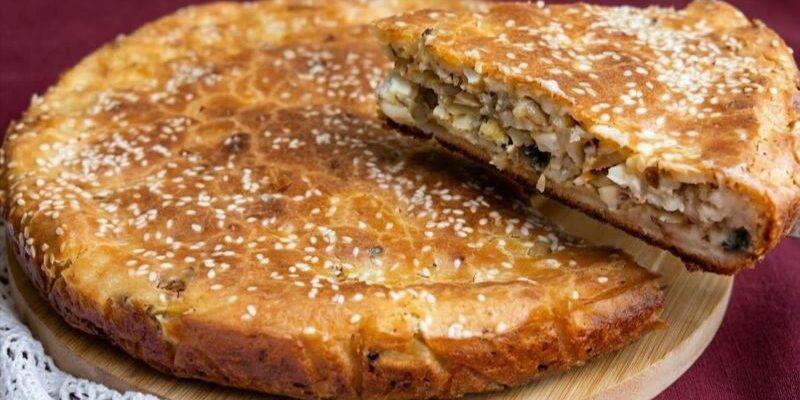 Заливний пиріг із капустою, грибами та яйцем